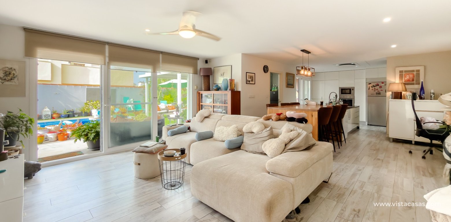Sale - Villa - Torrevieja - Torretas