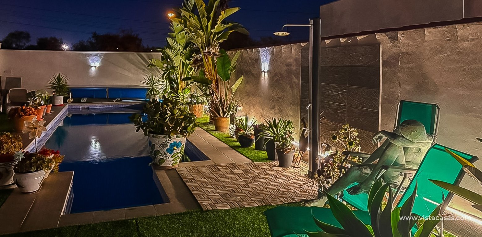 Sale - Villa - Torrevieja - Torretas
