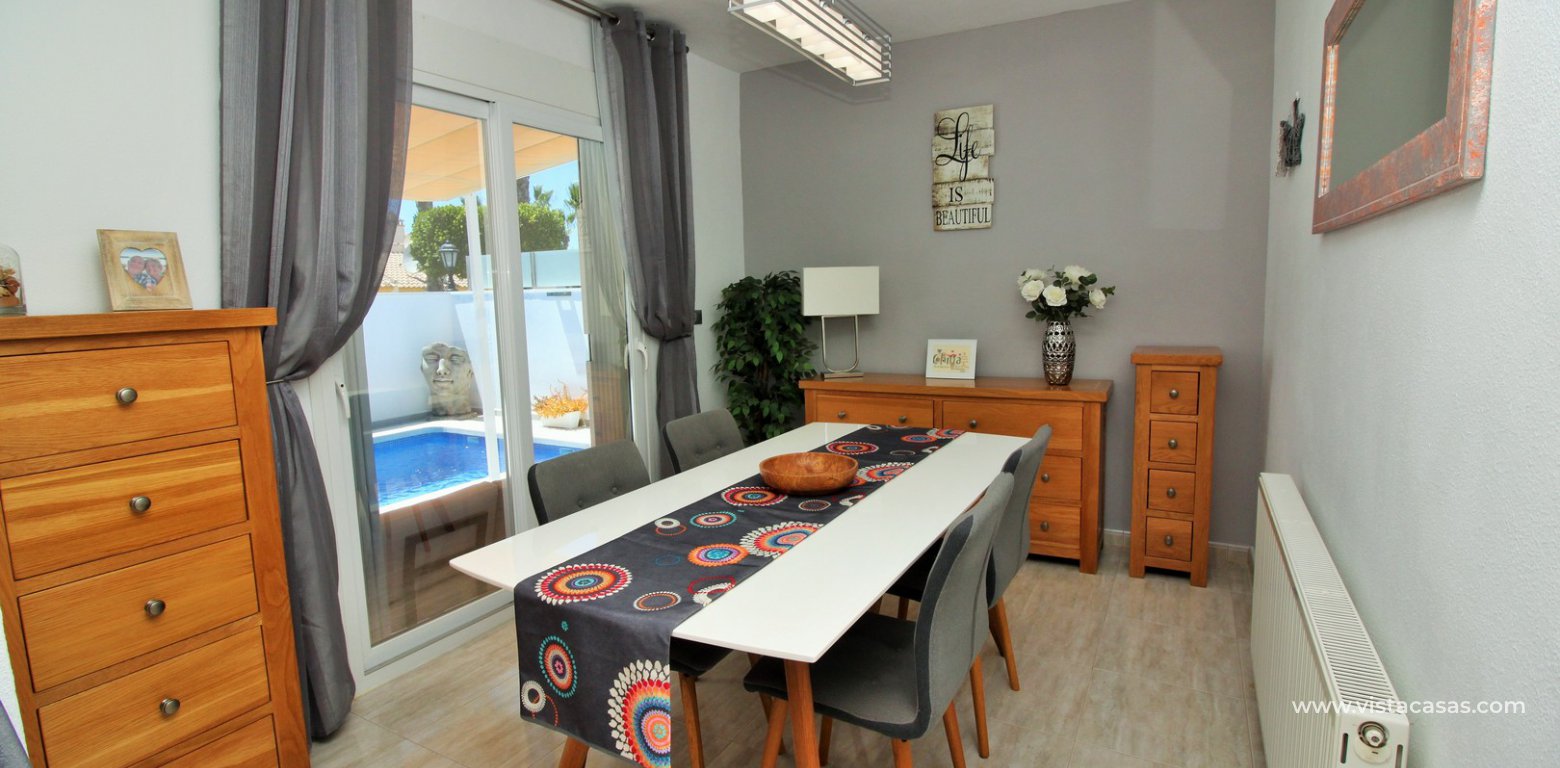 Detached villa with pool for sale in Villamartin dining area