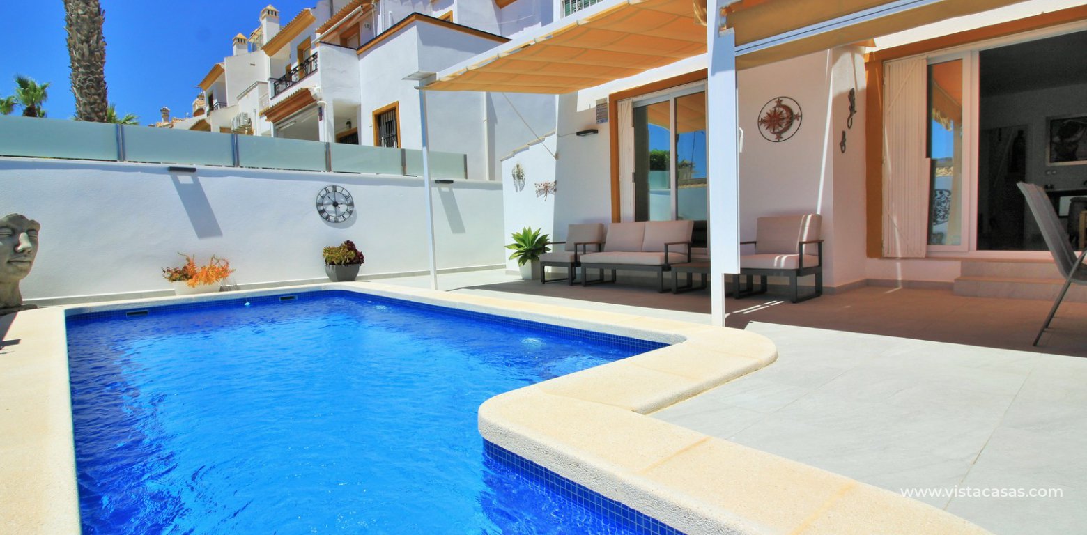 Detached villa with pool for sale in Villamartin salt pool