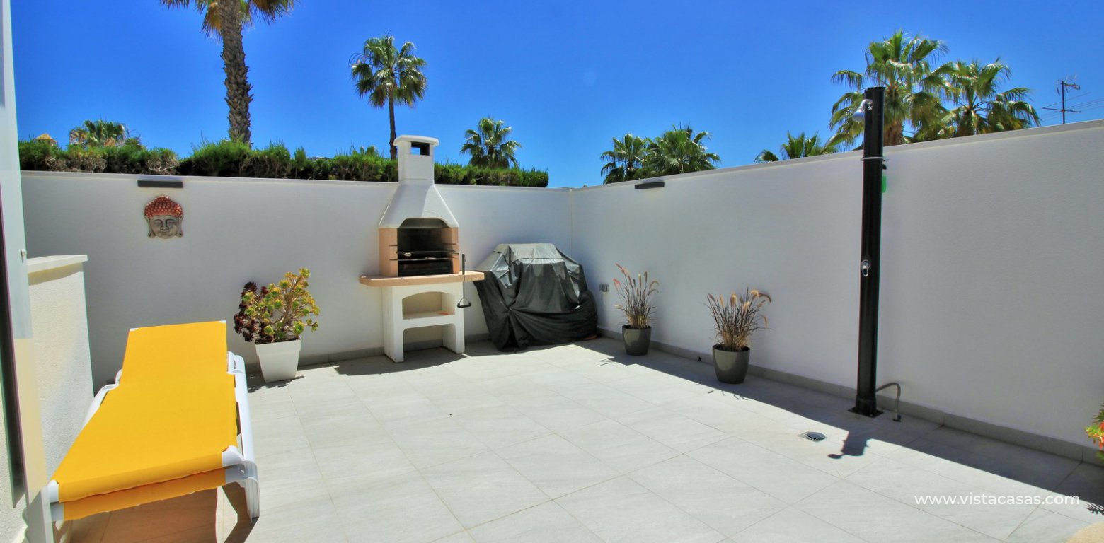 Detached villa with pool for sale in Villamartin bbq area