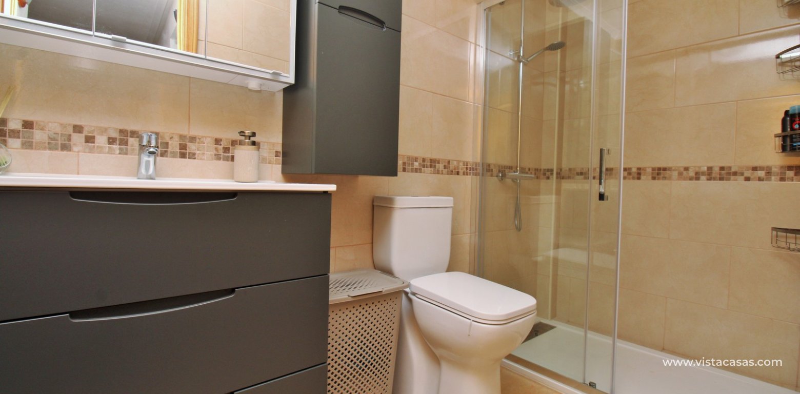 3 Bedroom Quad for Sale in Torregolf IV Pau 8 Villamartin downstairs bathroom