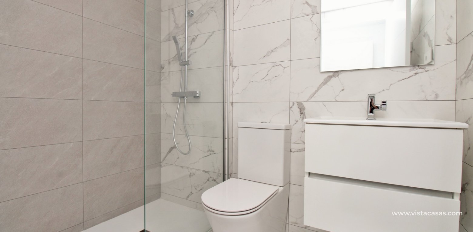 Resale 2 bedroom apartment for sale in Valonia Resort Punta Prima en-suite bathroom