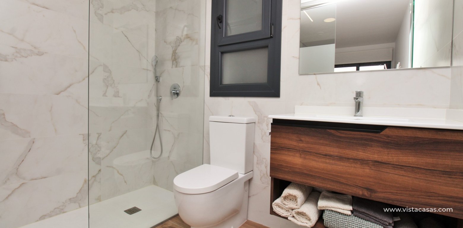2 Bed Apartment For Sale in Valentino Golf III Villamartin en-suite bathroom