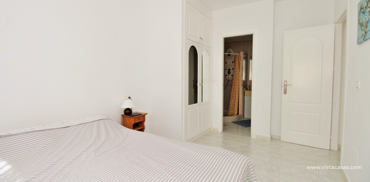 Ground floor apartment for sale in Miraflores V Pau 8 Villamartin master bedroom fitted wardrobes