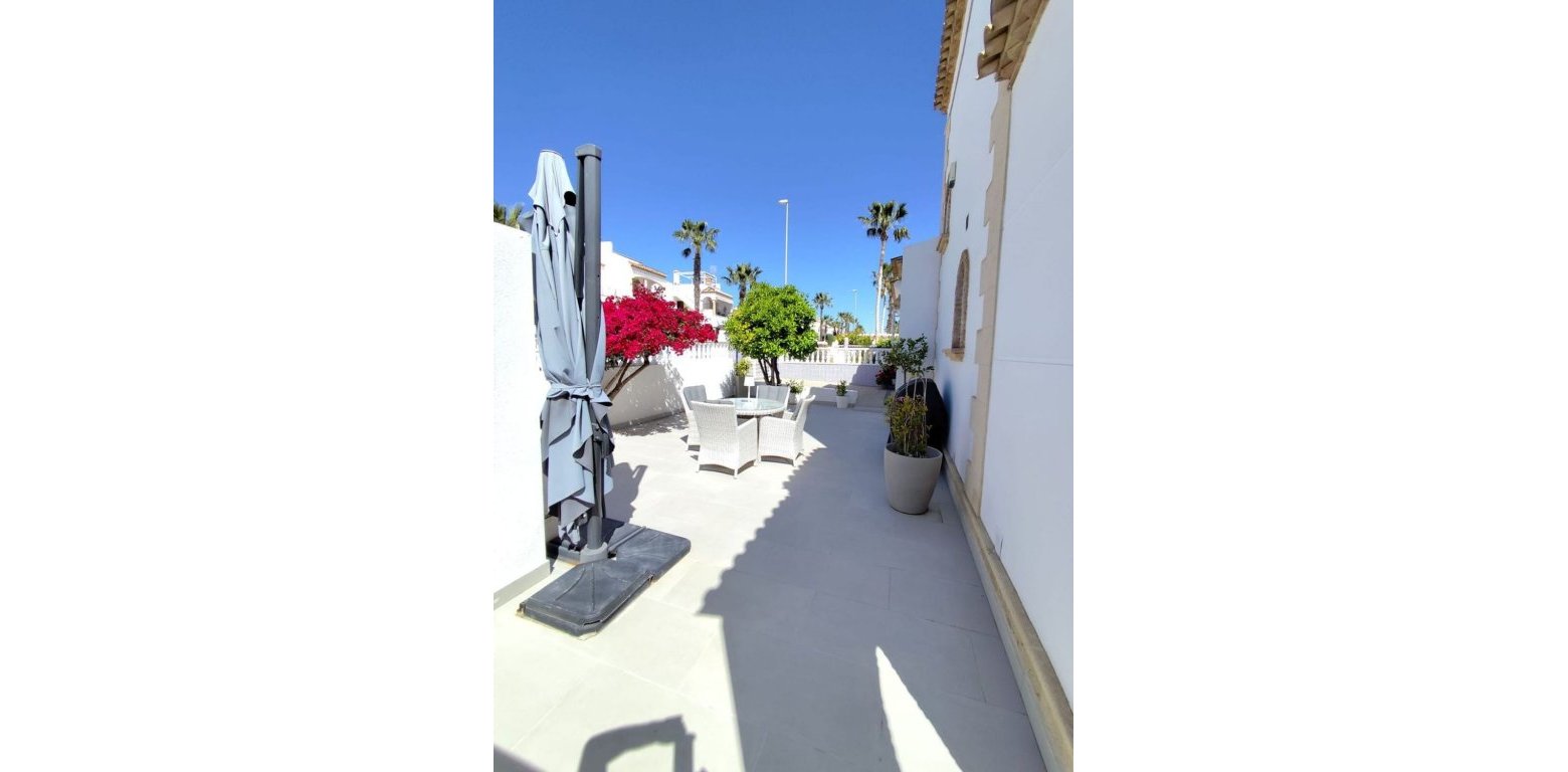 Sale - Villa - Villamartin - 