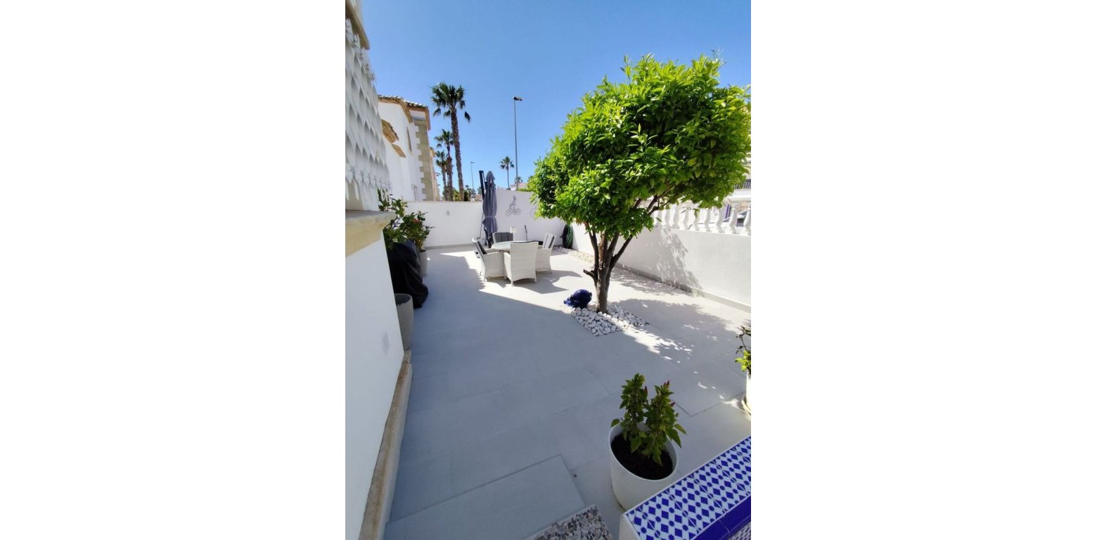 Sale - Villa - Villamartin - 
