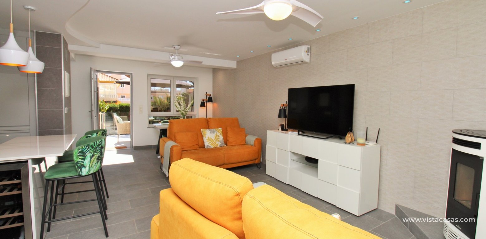 Renovated Lola Bungalow in Valencias Villamartin living area