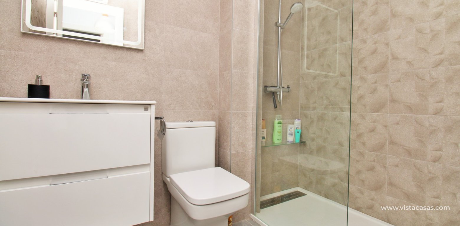 Renovated Lola Bungalow in Valencias Villamartin bathroom