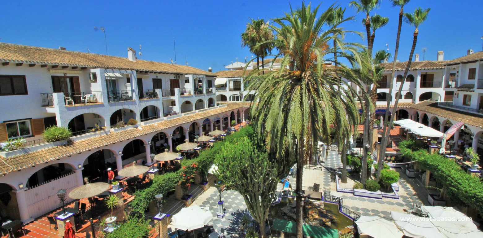 Apartment for sale with tourist licence in the Villamartin Plaza square