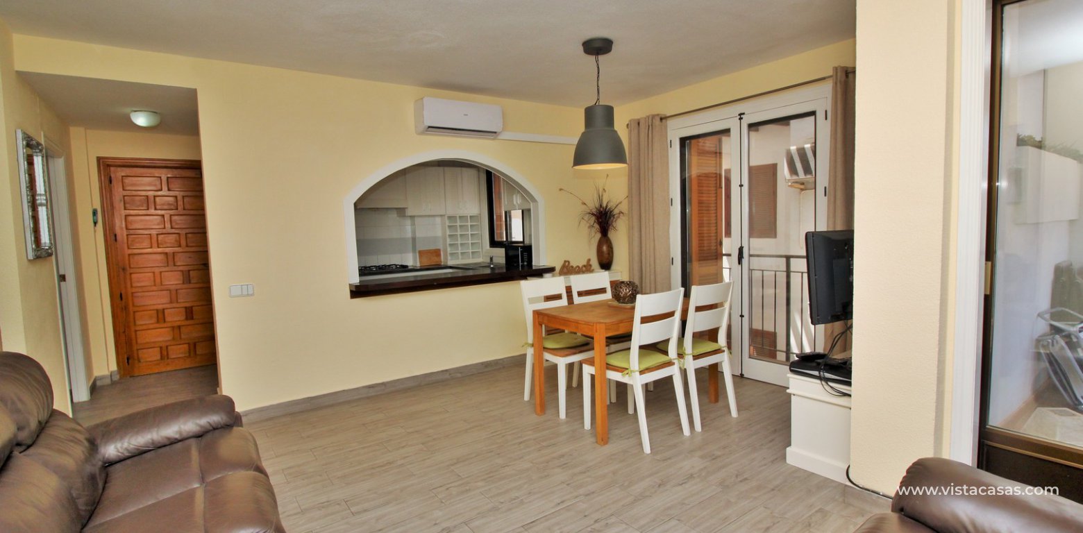 Apartment for sale with tourist licence in the Villamartin Plaza lounge 3