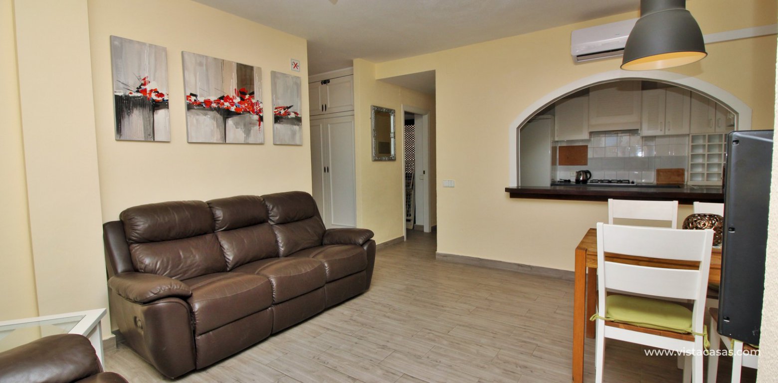 Apartment for sale with tourist licence in the Villamartin Plaza lounge 2