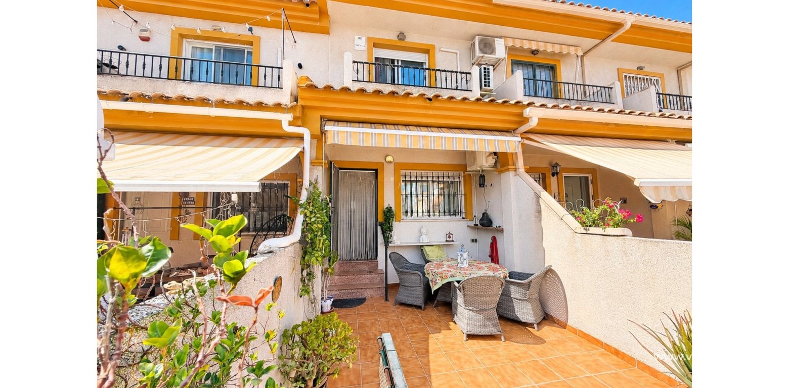 Sale - Townhouse - Daya Nueva