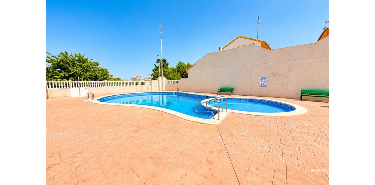 Sale - Townhouse - Daya Nueva