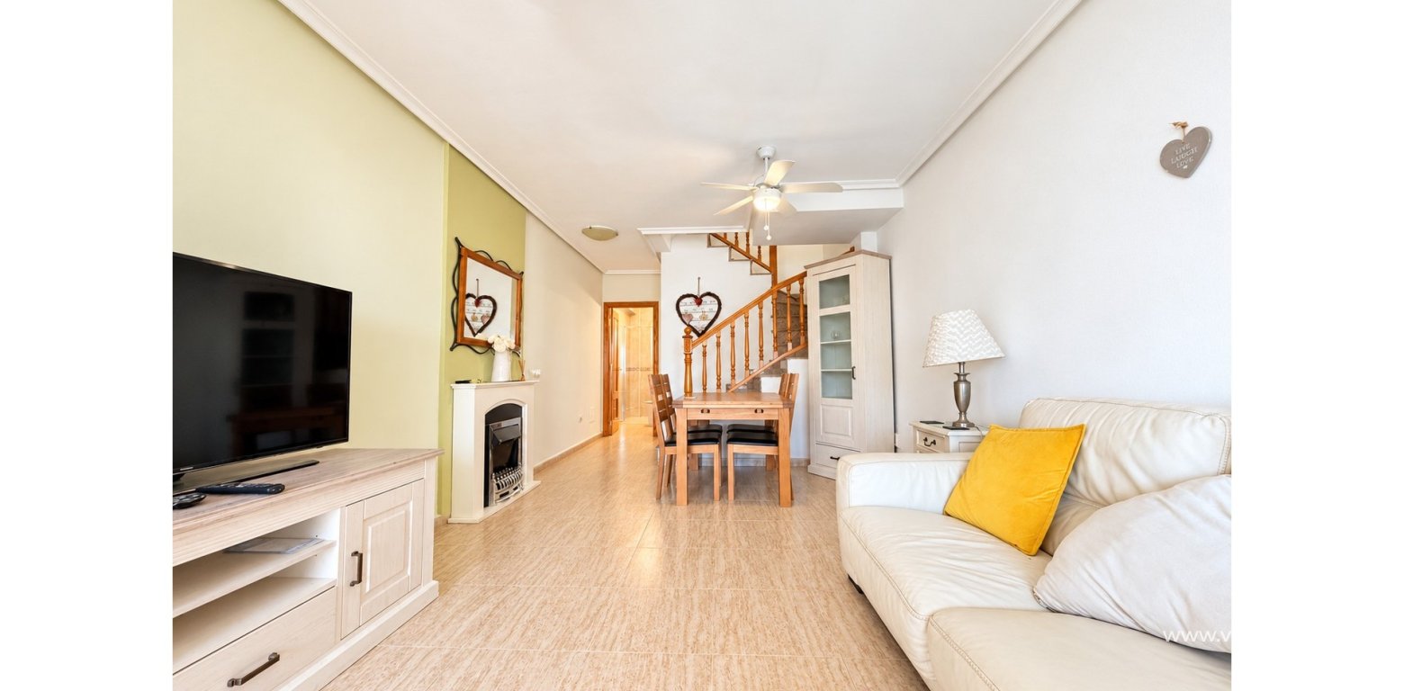 Sale - Townhouse - Daya Nueva