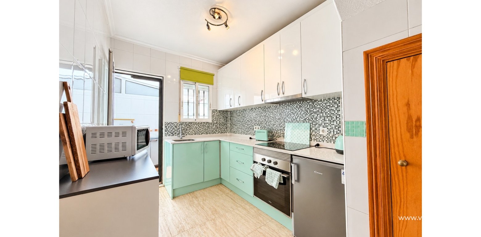 Sale - Townhouse - Daya Nueva