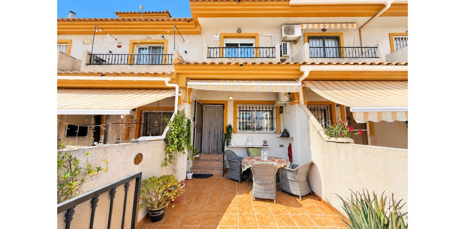 Sale - Townhouse - Daya Nueva
