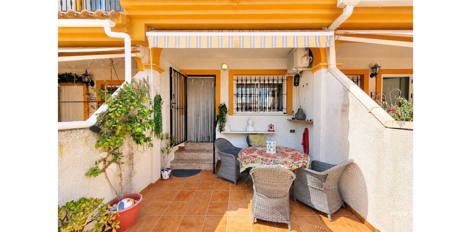 Sale - Townhouse - Daya Nueva