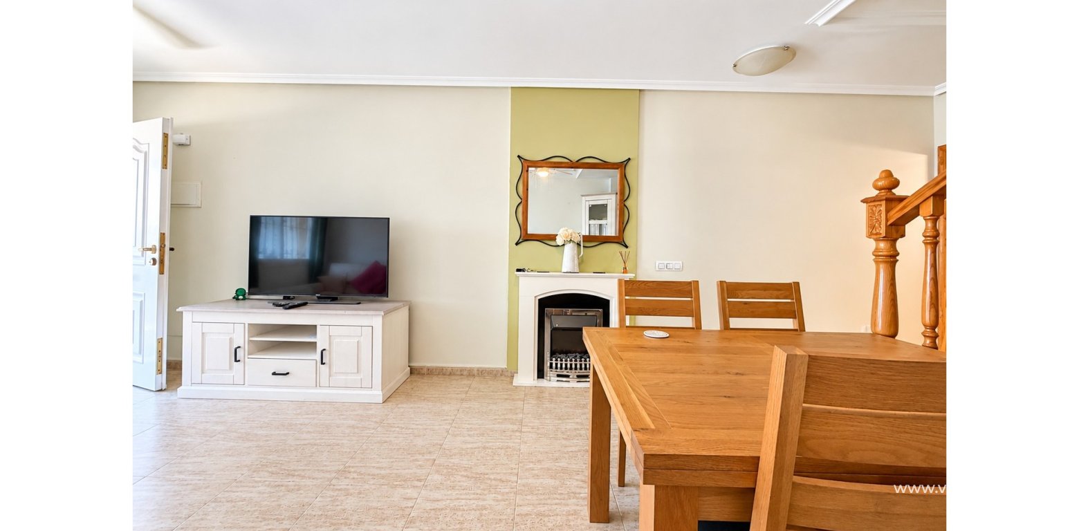 Sale - Townhouse - Daya Nueva