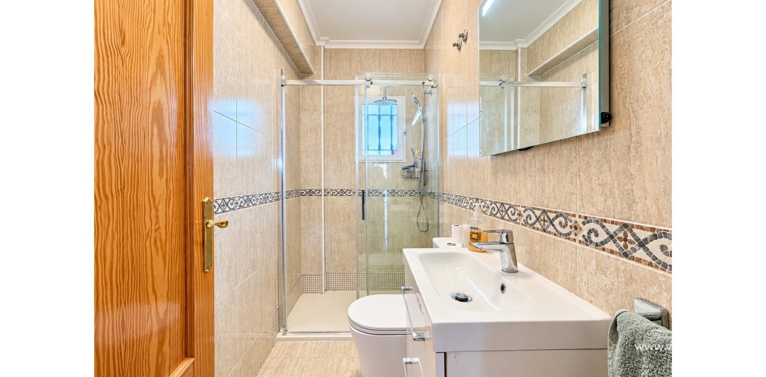 Sale - Townhouse - Daya Nueva