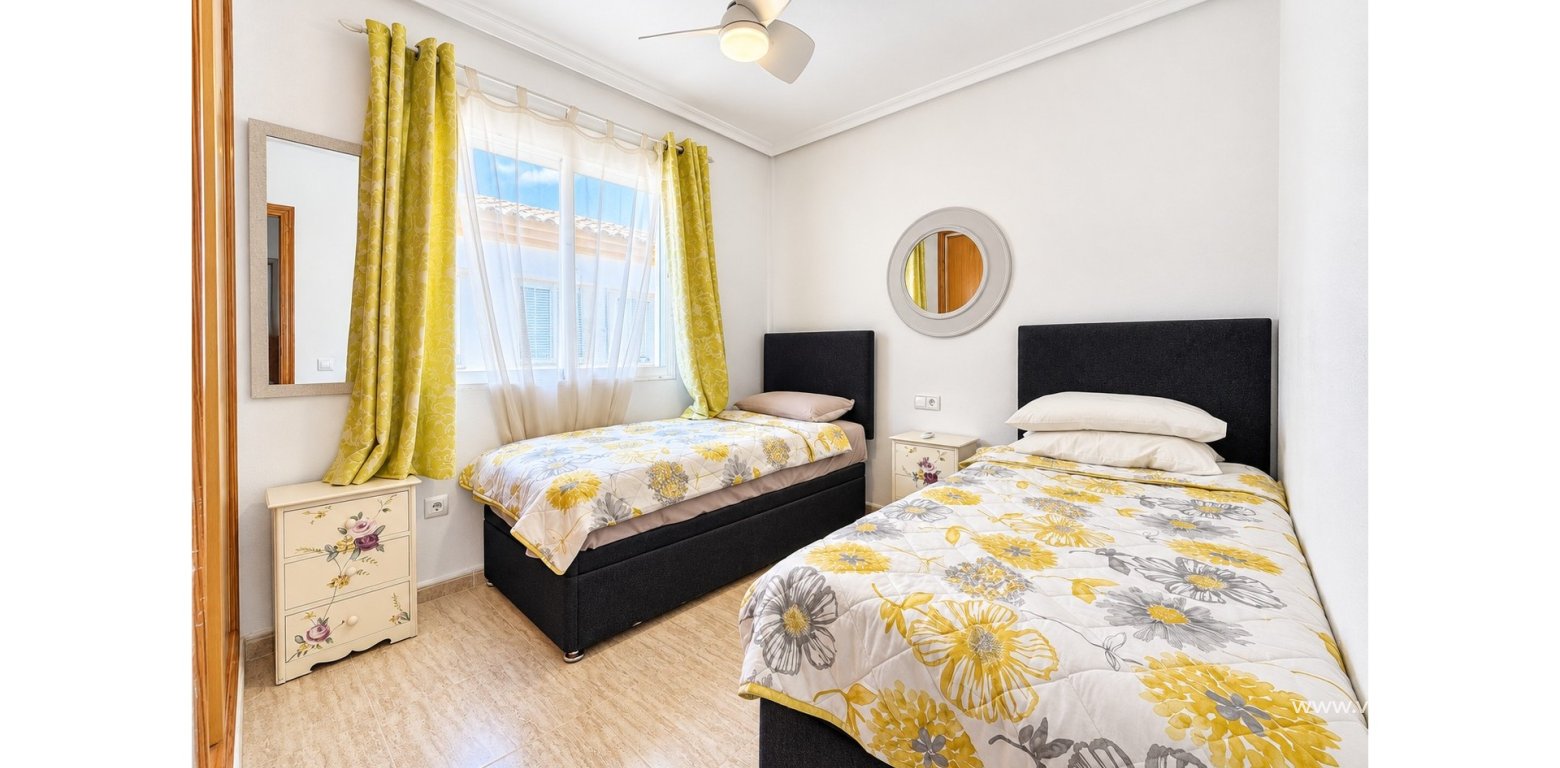 Sale - Townhouse - Daya Nueva