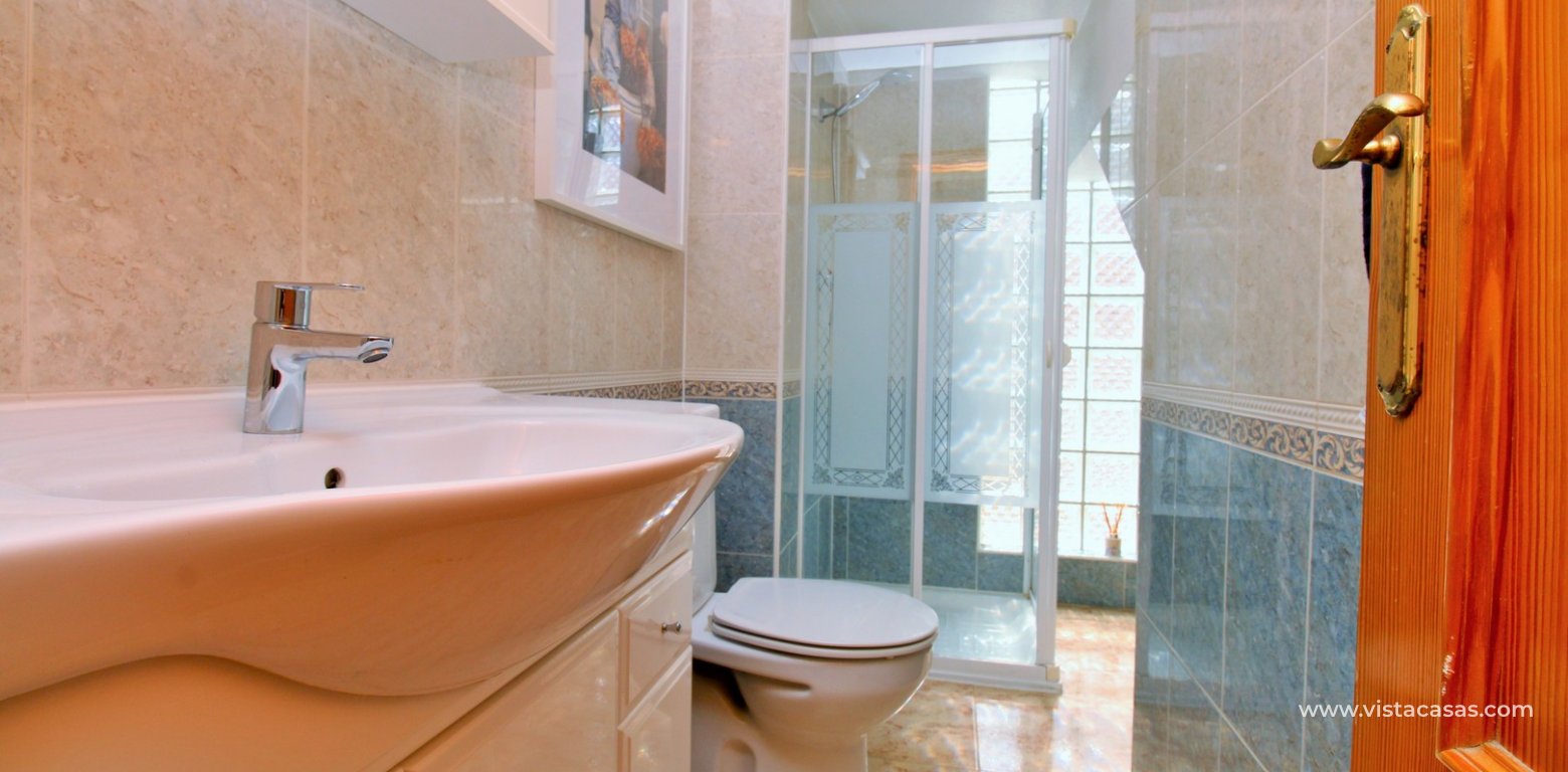 3 Bedroom Quad for Sale in Zodiaco V Villamartin downstairs bathroom