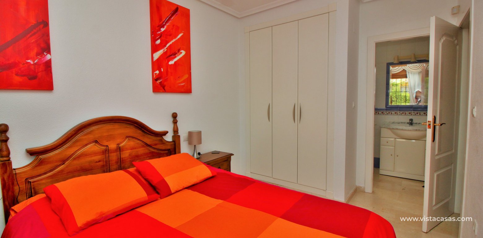 Bungalow for sale in Oporto Golf Pau 8 Villamartin master bedroom fitted wardrobes