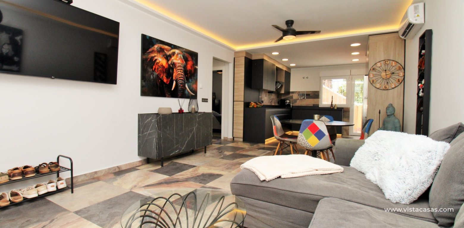 Fully renovated detached villa for sale in Las Violetas Villamartin lounge 2