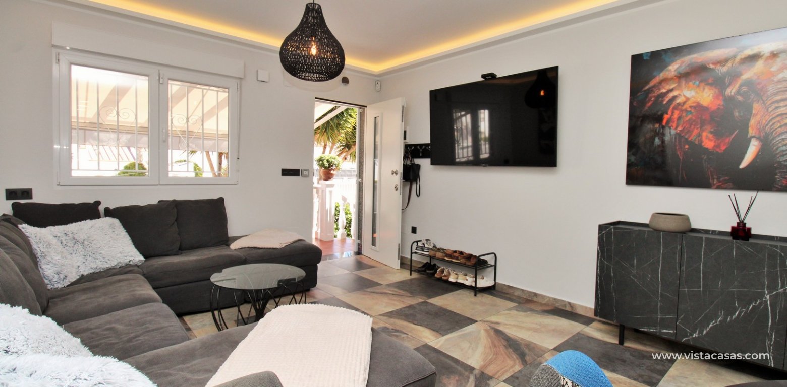 Fully renovated detached villa for sale in Las Violetas Villamartin lounge 3