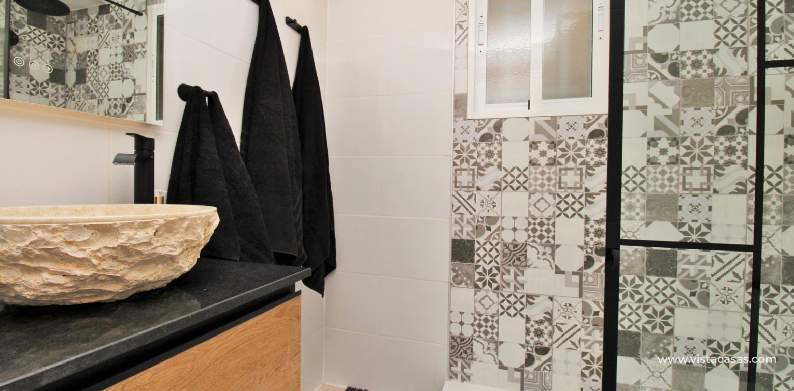 Fully renovated detached villa for sale in Las Violetas Villamartin underbuild bathroom