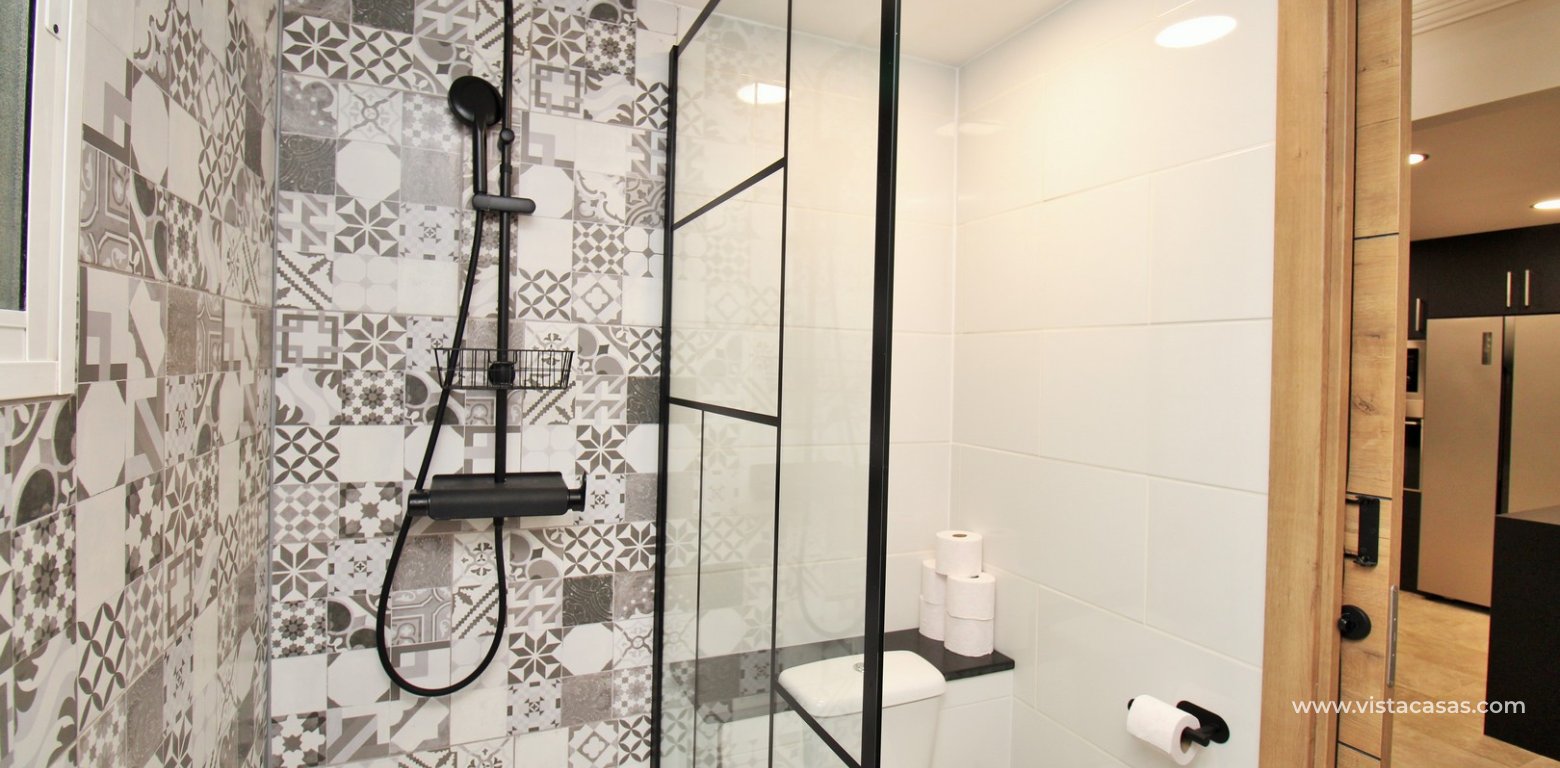 Fully renovated detached villa for sale in Las Violetas Villamartin underbuild shower