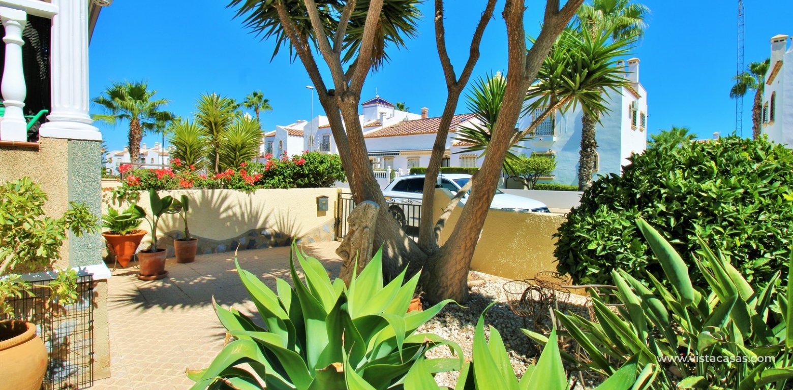 Fully renovated detached villa for sale in Las Violetas Villamartin garden front