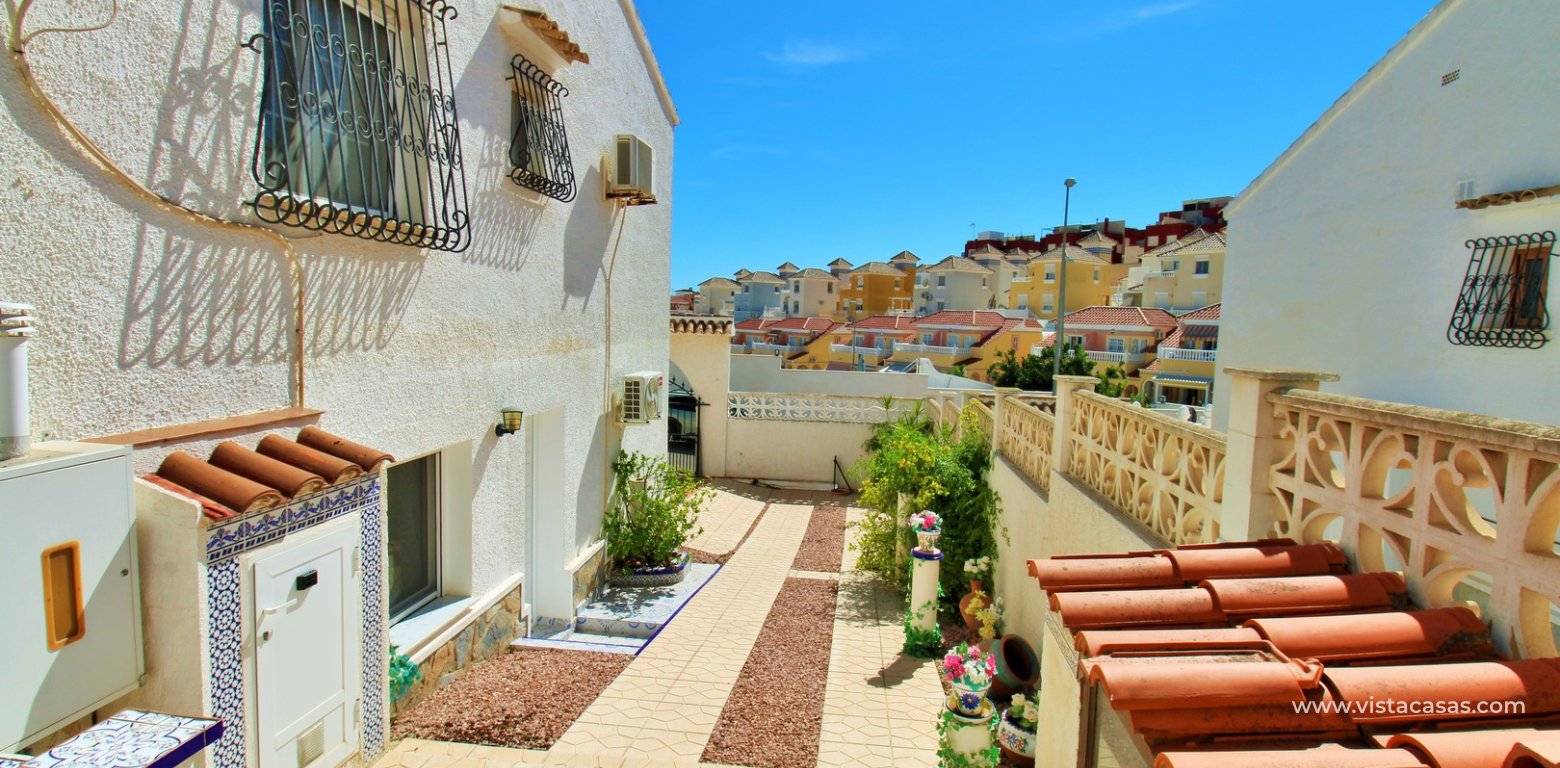 Detached villa in Villamartin with private pool and guest underbuild driveway