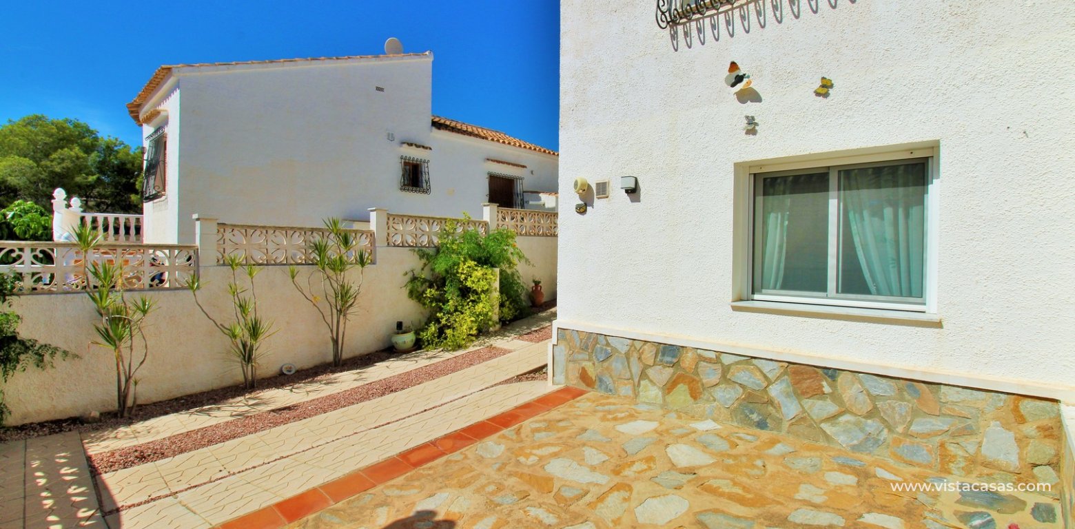Detached villa in Villamartin with private pool and guest underbuild driveway 2