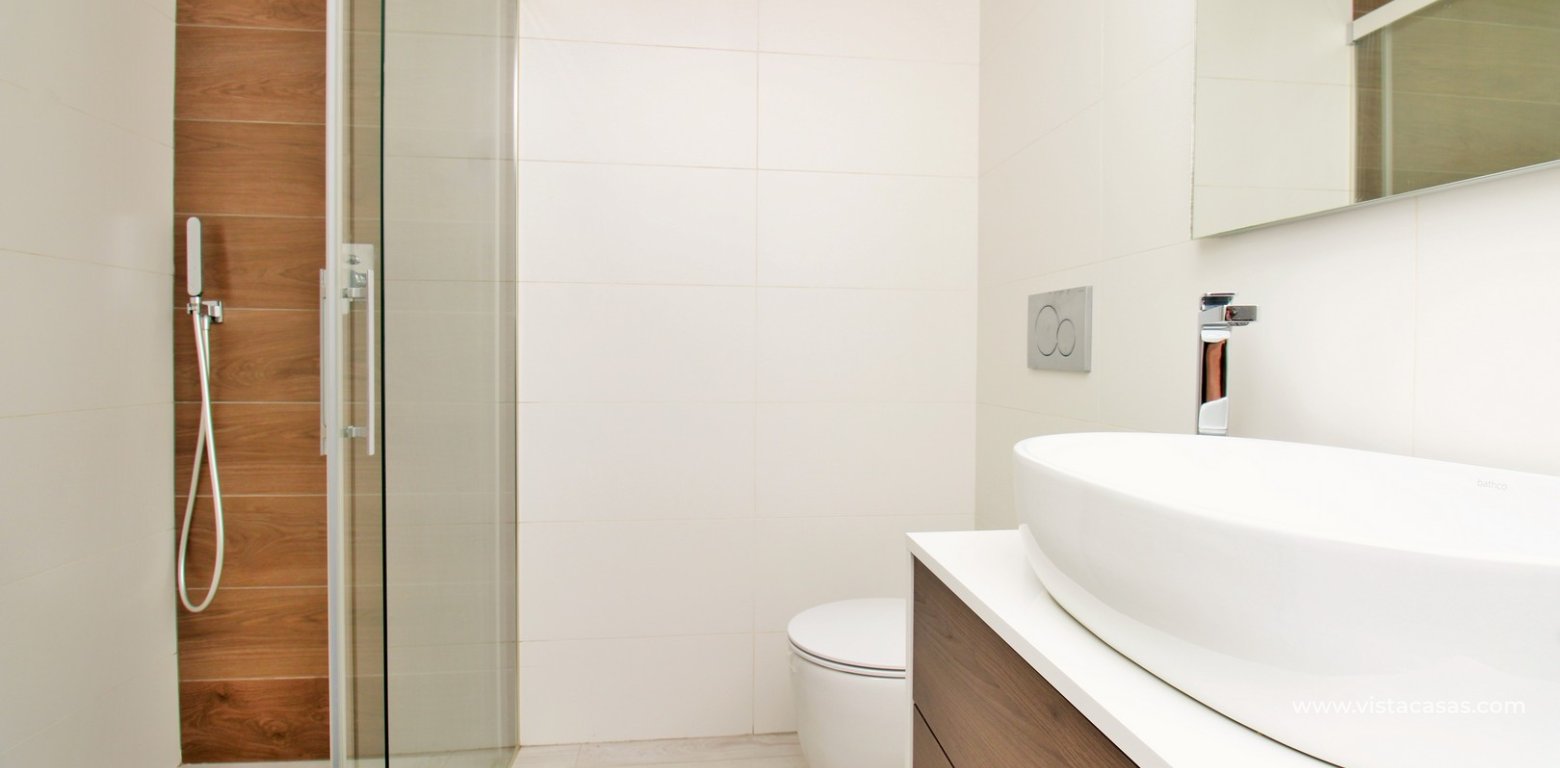 Duplex Penthouse for sale in Soleil Pau 8 Villamartin bathroom