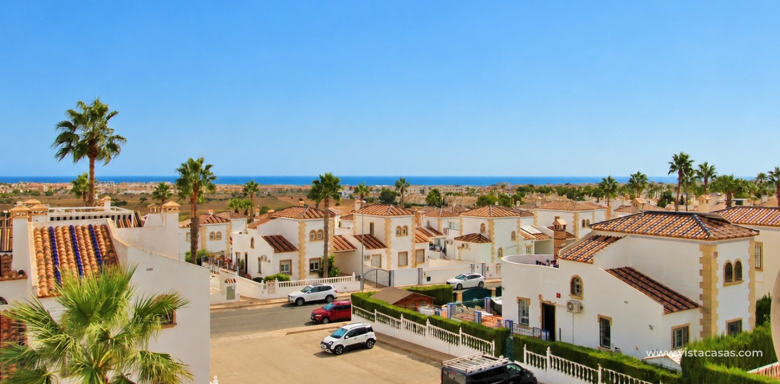 Top floor apartment with sea and pool views in for sale in Las Violetas Villamartin solarium sea views