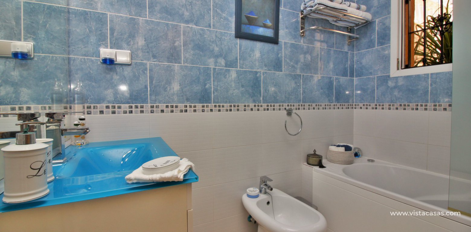 Detached villa for sale in Rioja V Los Dolses bathroom