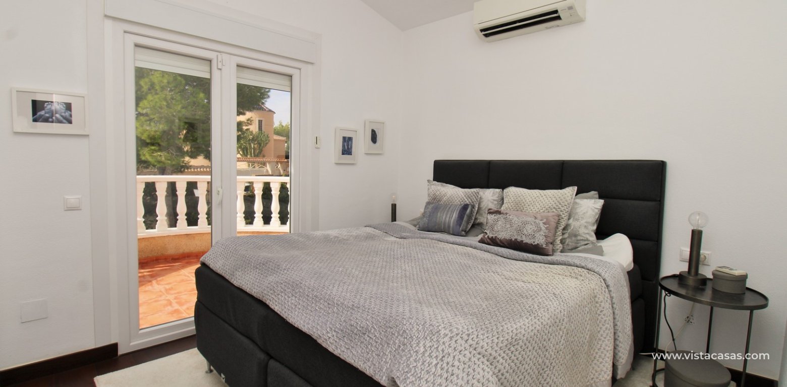 Resale - Villa - Villamartin