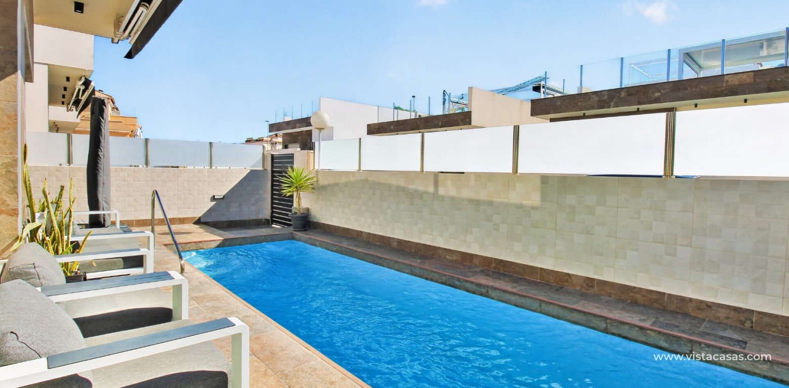South-facing 4 bedroom villa for sale in Pink Paradise Villamartin swimming pool