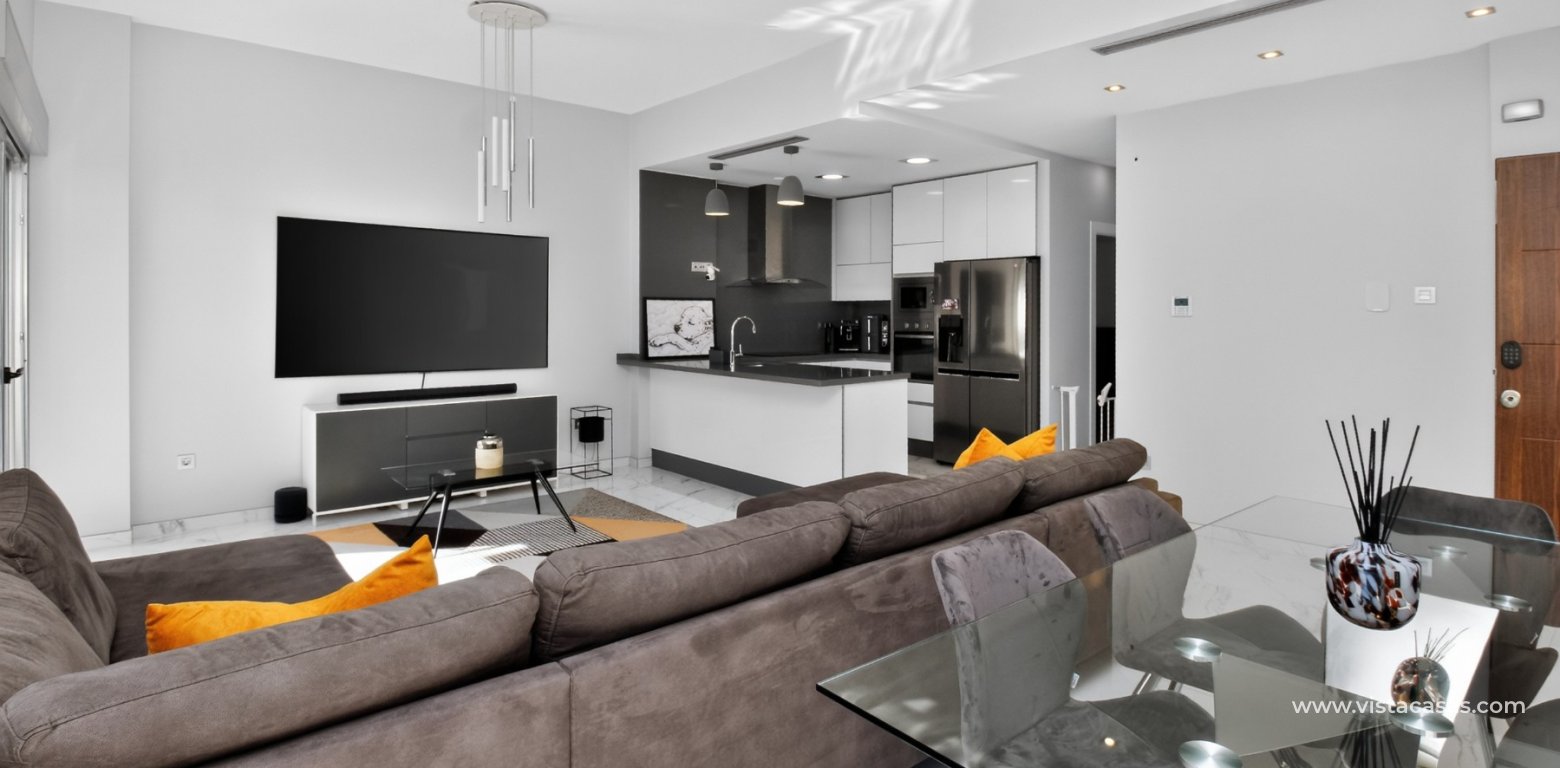 South-facing 4 bedroom villa for sale in Pink Paradise Villamartin lounge