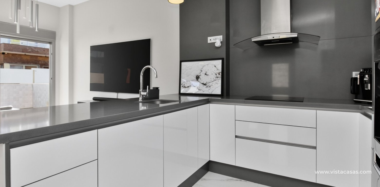 South-facing 4 bedroom villa for sale in Pink Paradise Villamartin kitchen 2
