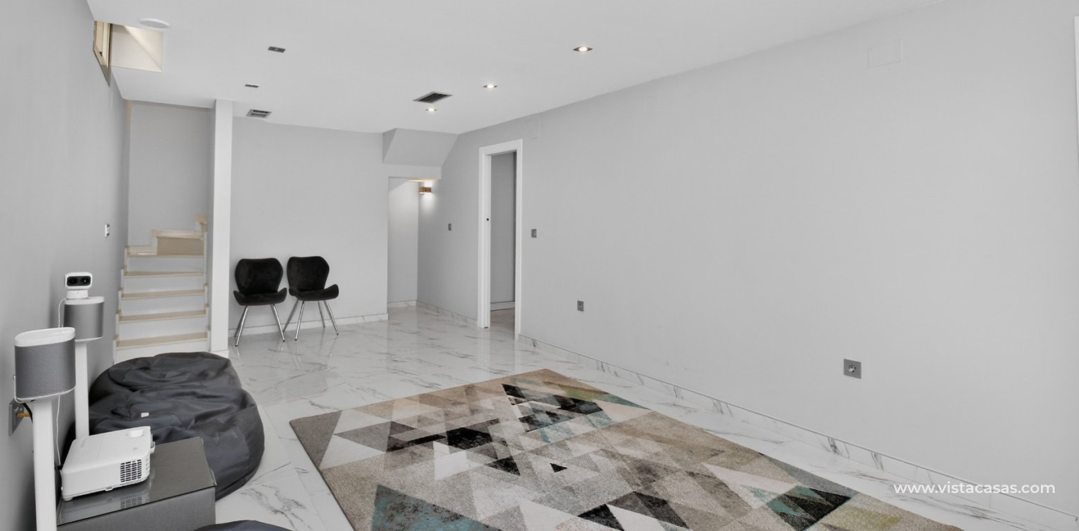 South-facing 4 bedroom villa for sale in Pink Paradise Villamartin underbuild