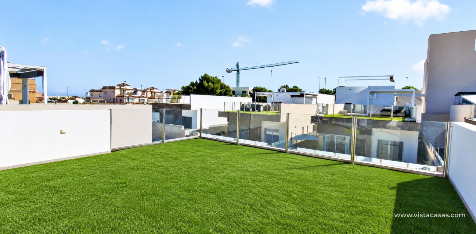South-facing 4 bedroom villa for sale in Pink Paradise Villamartin roof solarium