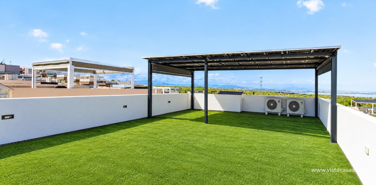 South-facing 4 bedroom villa for sale in Pink Paradise Villamartin roof terrace