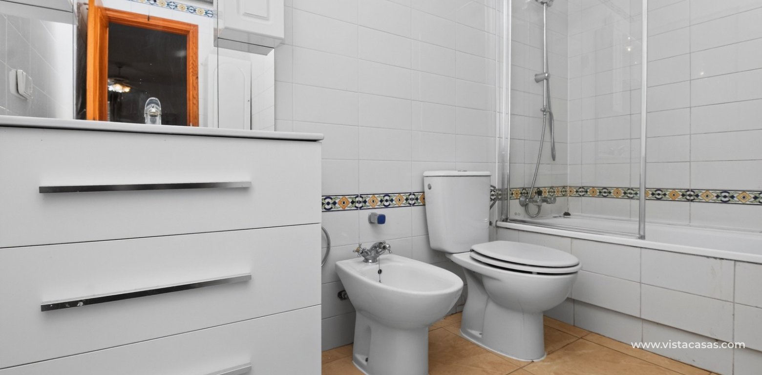 Top-Floor Corner Apartment For Sale in Villamartin Plaza bathroom
