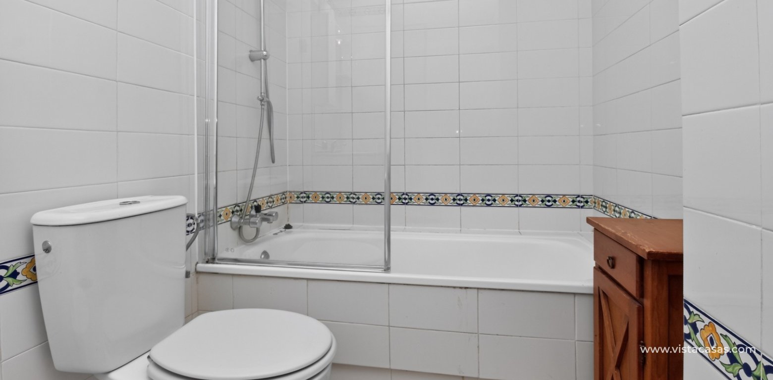 Top-Floor Corner Apartment For Sale in Villamartin Plaza bath
