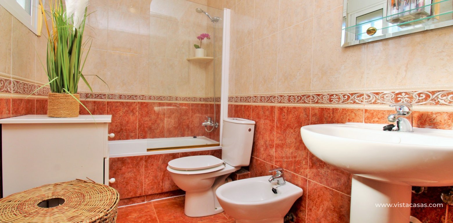 3 Bedroom Quad House with Solar Panels for sale in Villamartin bathroom