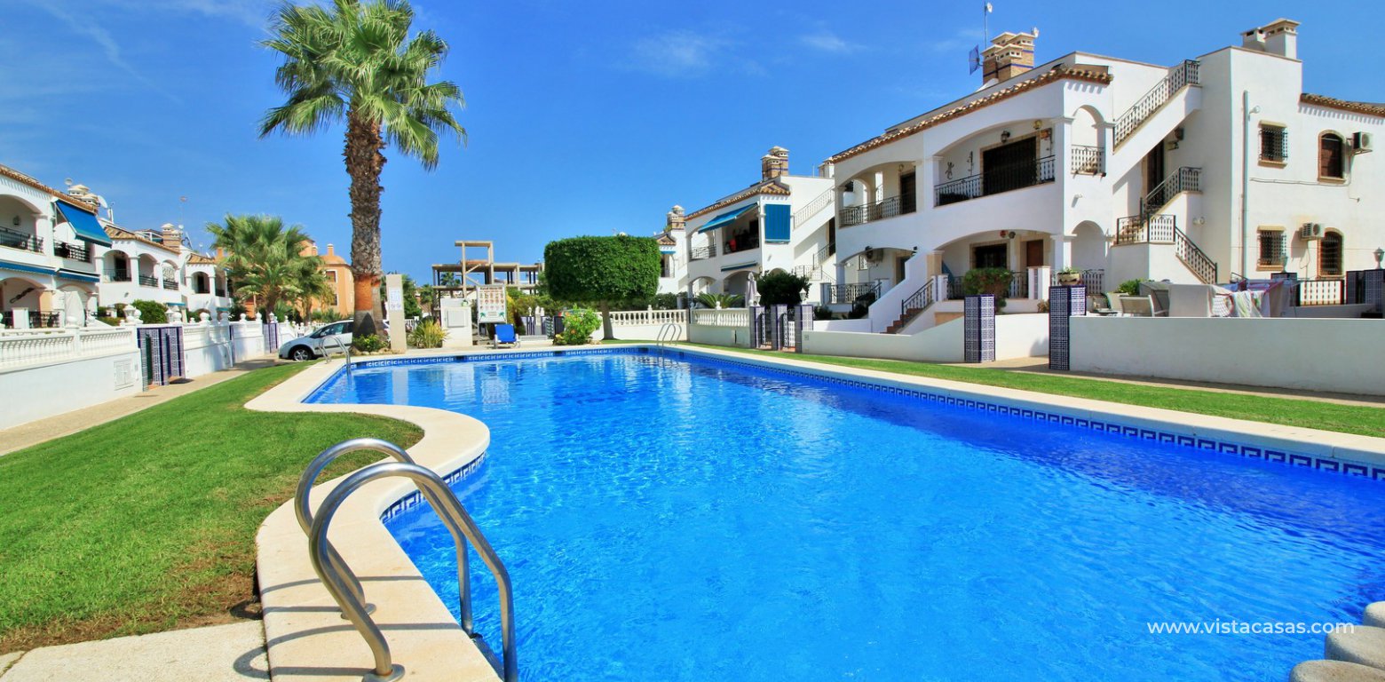 Top floor apartment overlooking the pool for sale Pau 8 Villamartin pool view