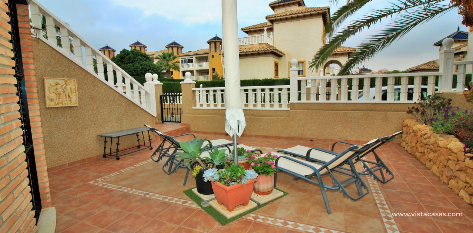 5 bedroom detached villa with garage for sale in Pinada Golf Villamartin garden