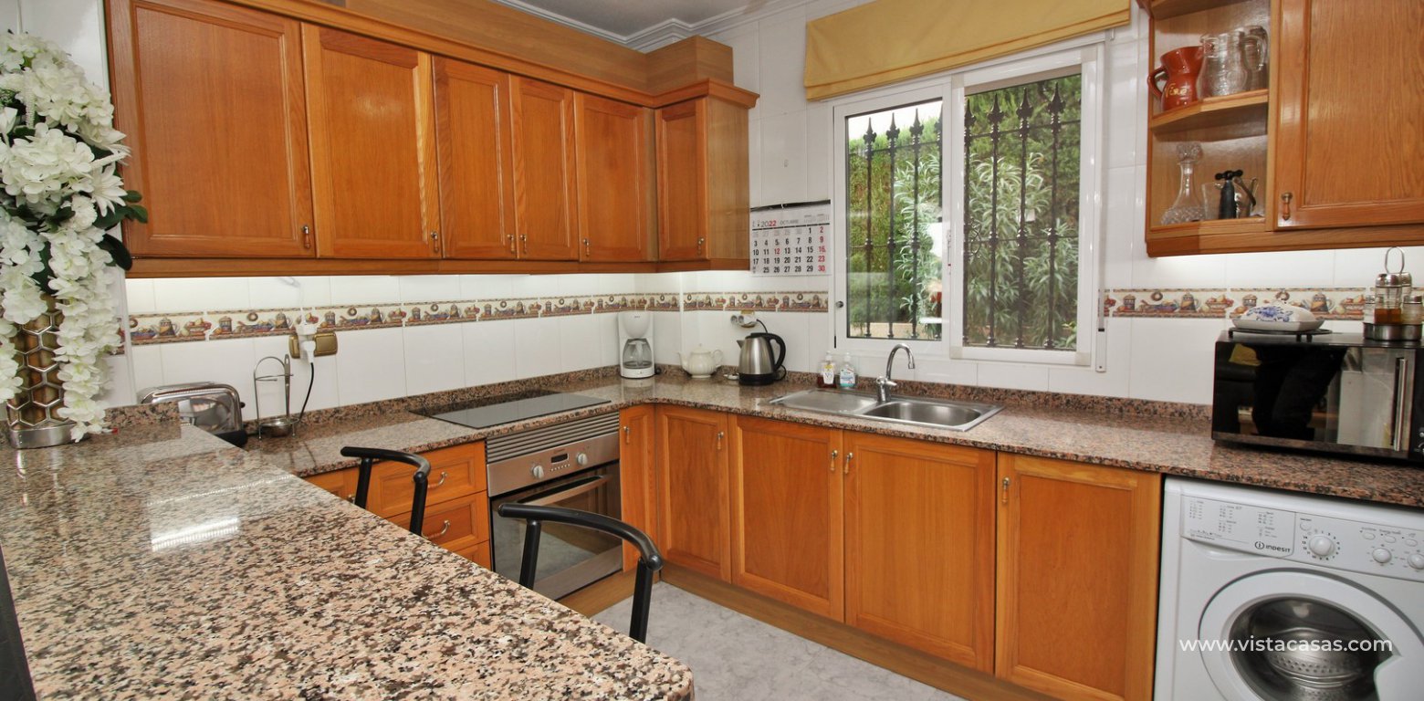 5 bedroom detached villa with garage for sale in Pinada Golf Villamartin kitchen